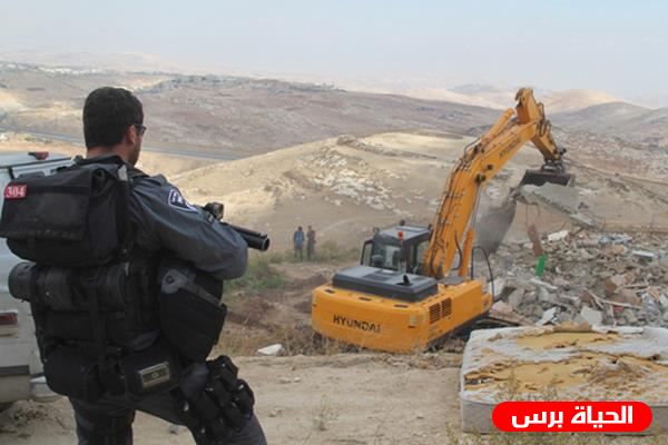 الاحتلال يهدم مسكنا وحظيرة أغنام جنوب الخليل
